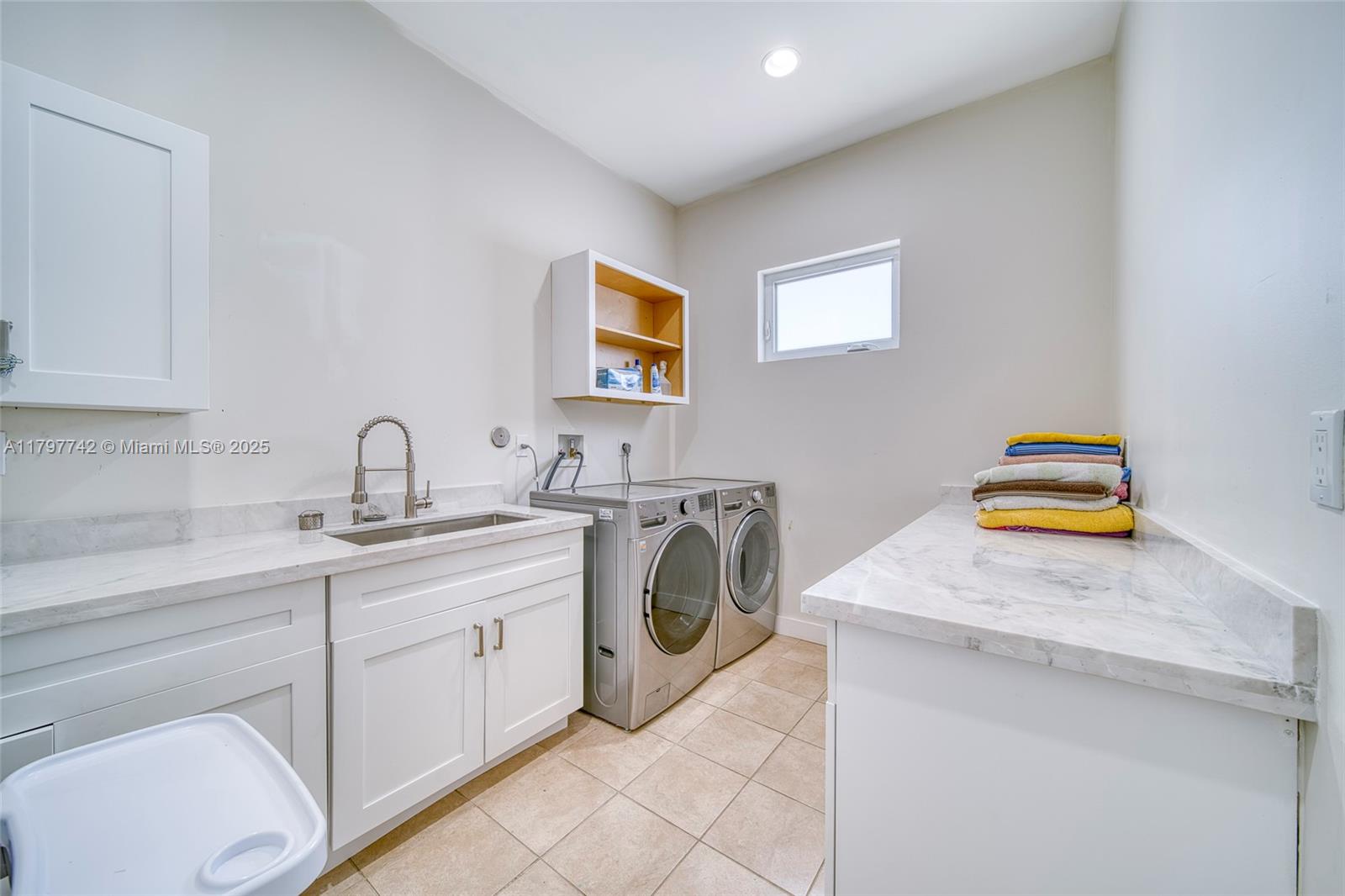 NORTH HOLLYWOOD - Residential