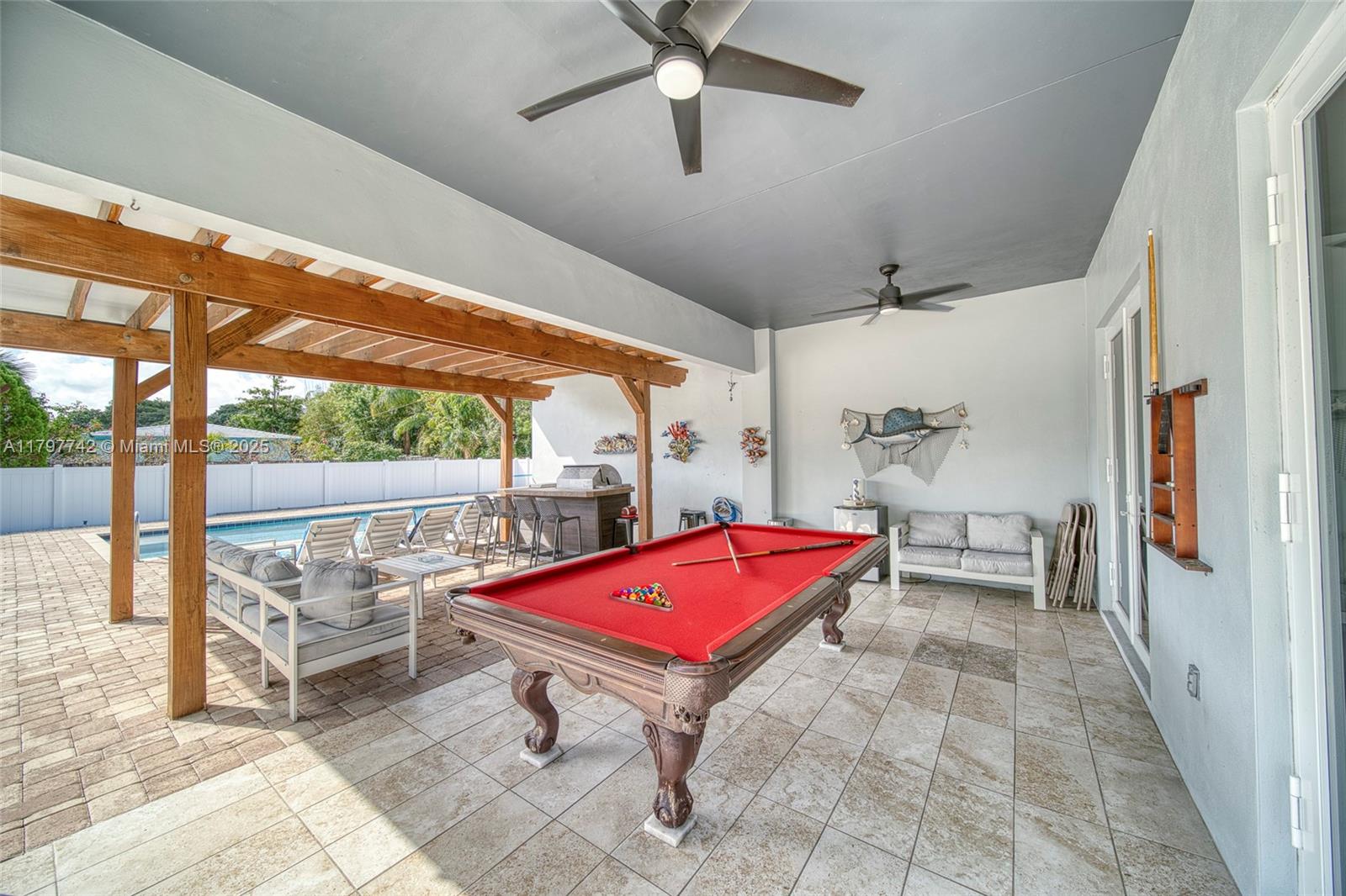 NORTH HOLLYWOOD - Residential