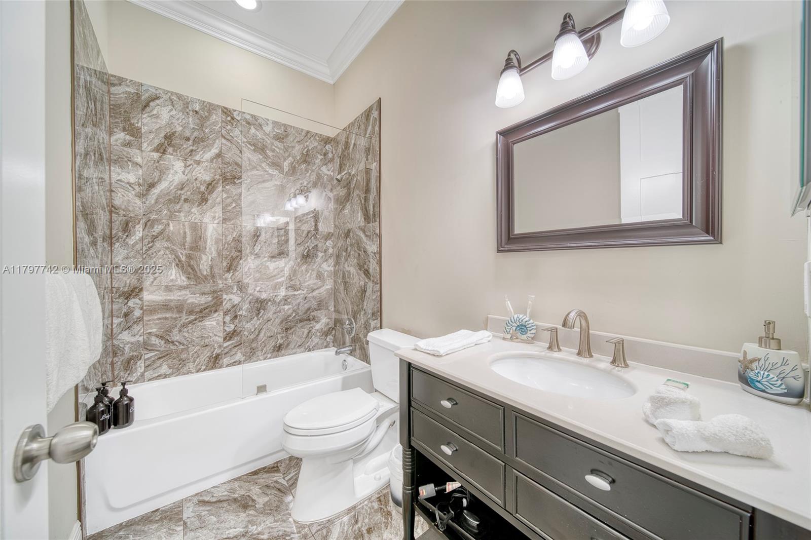 NORTH HOLLYWOOD - Residential