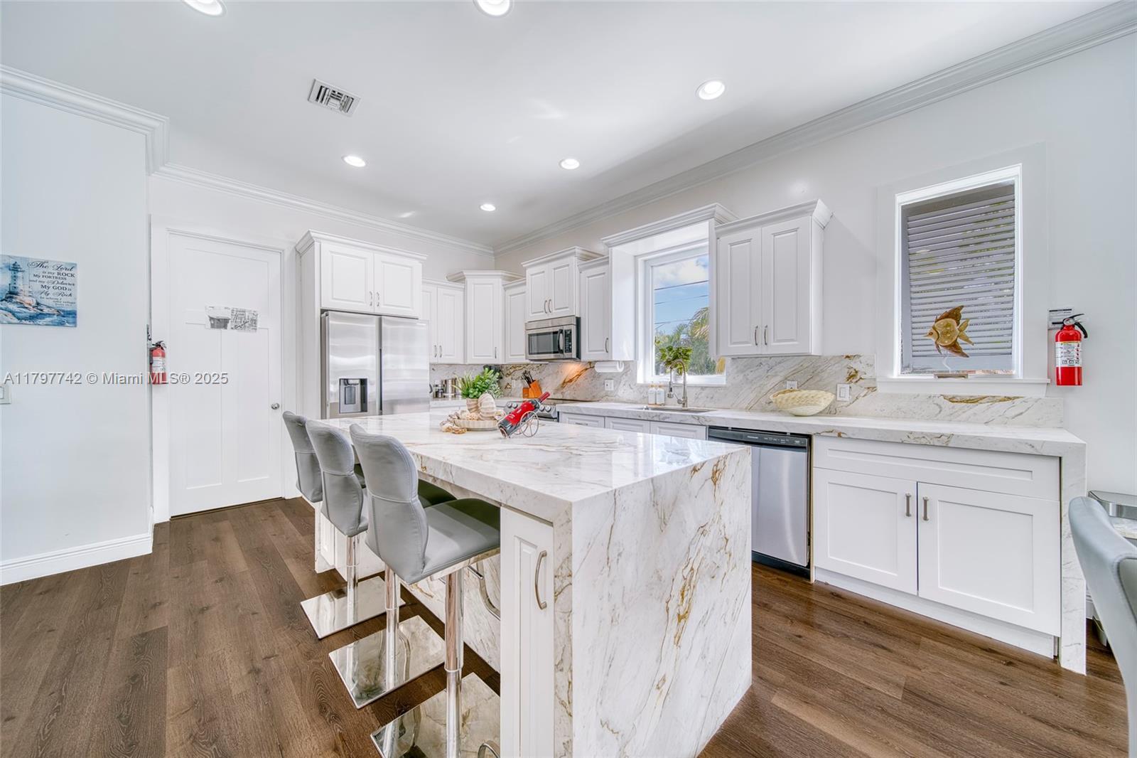 NORTH HOLLYWOOD - Residential