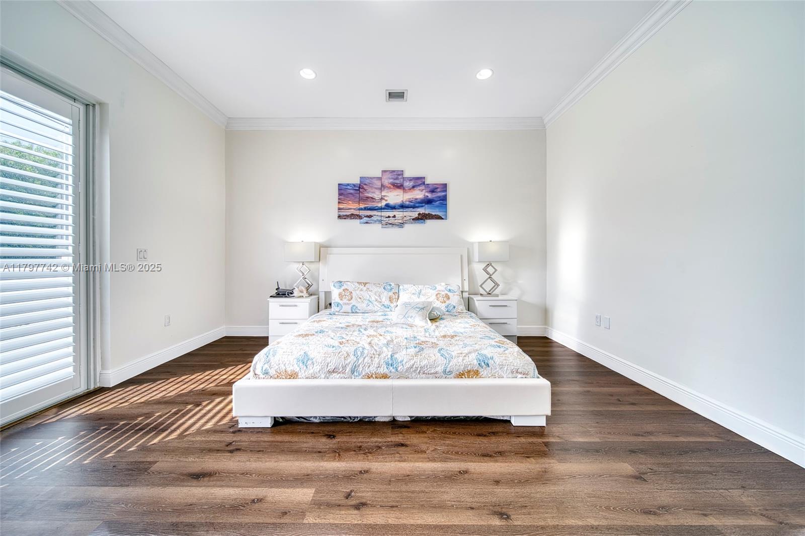 NORTH HOLLYWOOD - Residential