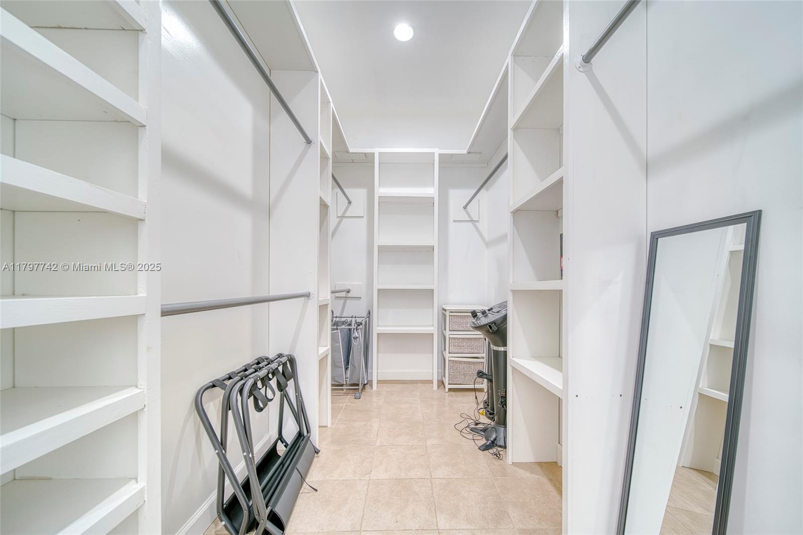 NORTH HOLLYWOOD - Residential