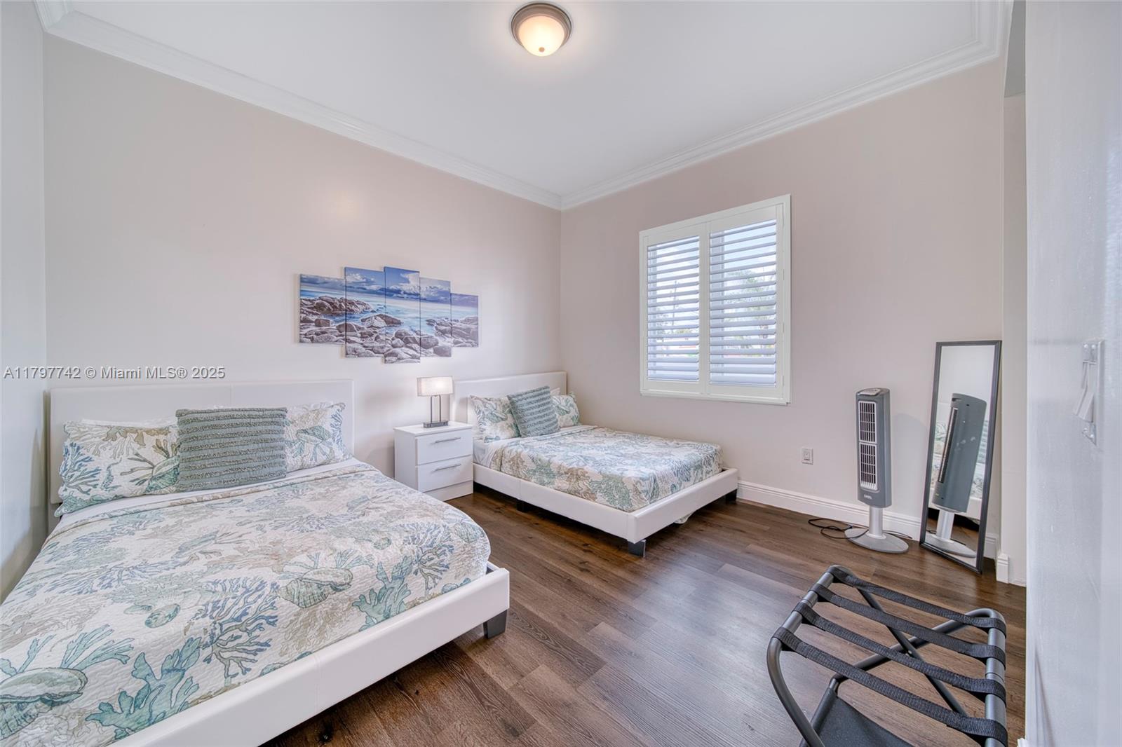NORTH HOLLYWOOD - Residential
