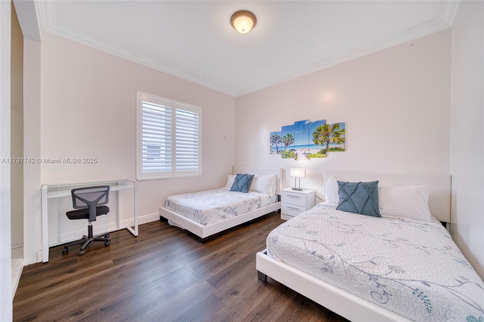 NORTH HOLLYWOOD - Residential