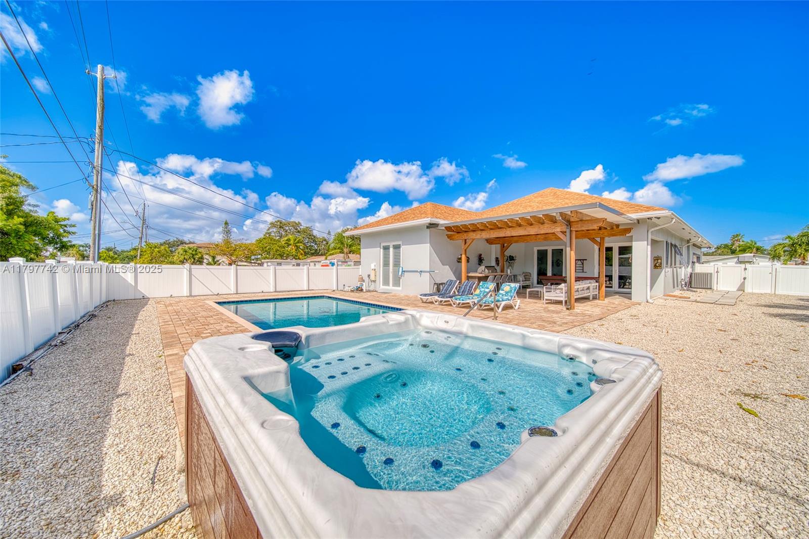 NORTH HOLLYWOOD - Residential