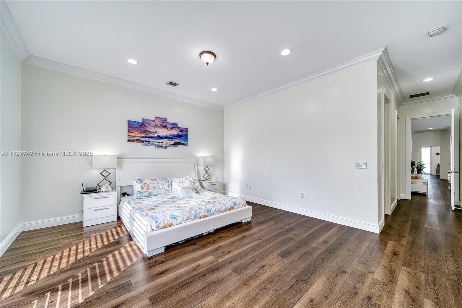 NORTH HOLLYWOOD - Residential