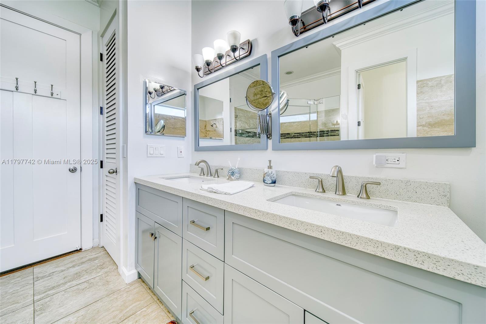 NORTH HOLLYWOOD - Residential