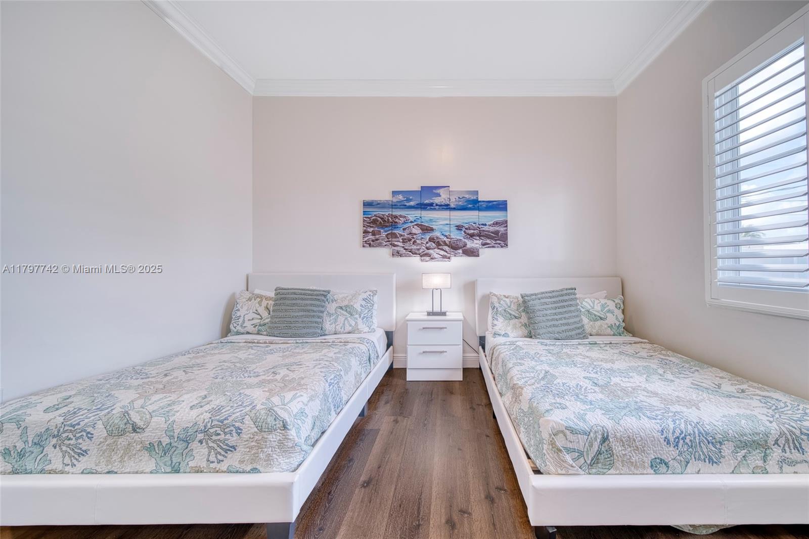 NORTH HOLLYWOOD - Residential