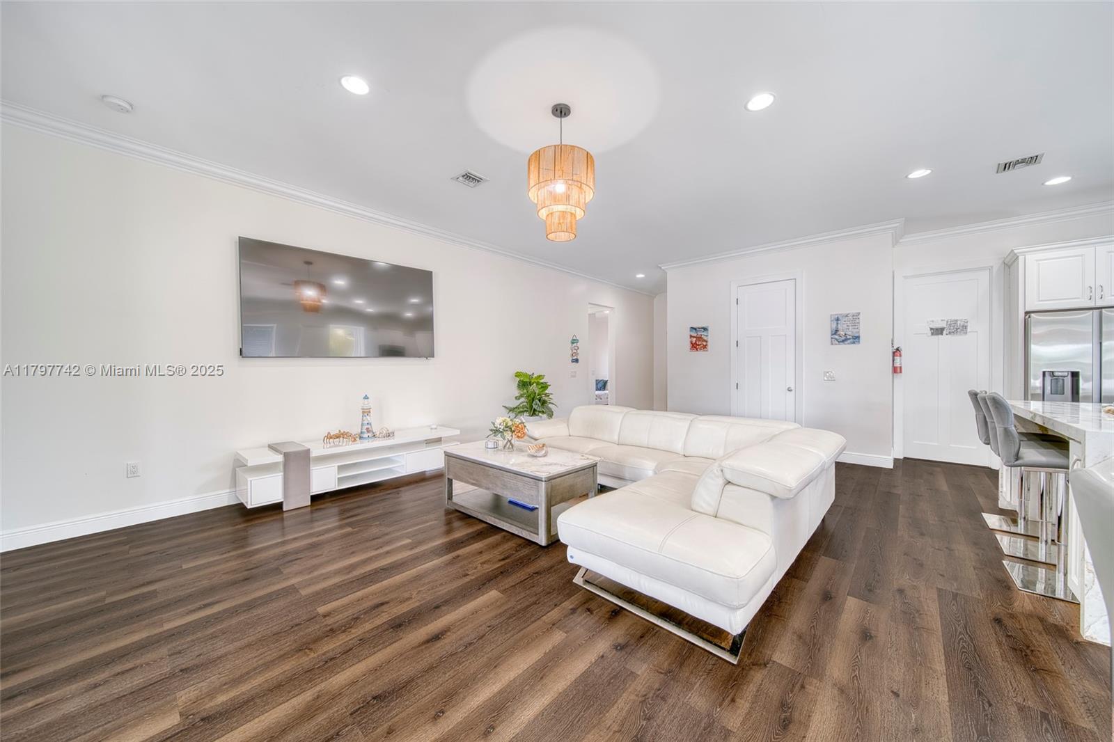 NORTH HOLLYWOOD - Residential