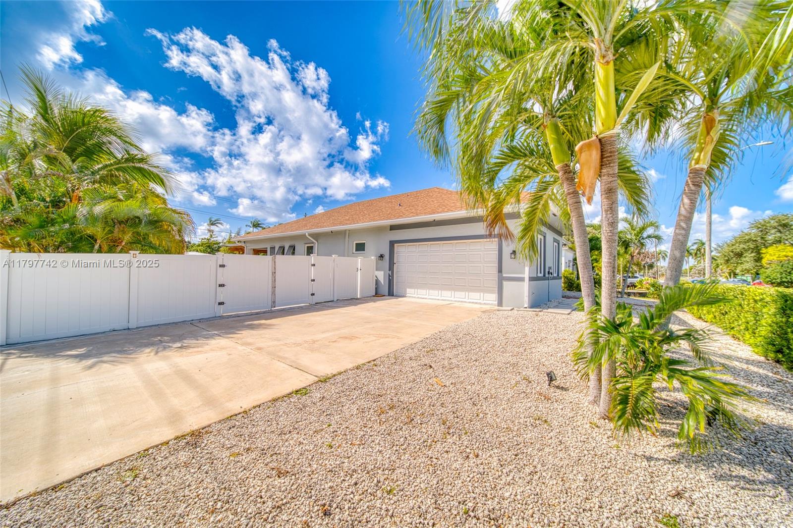 207 SW 11th St