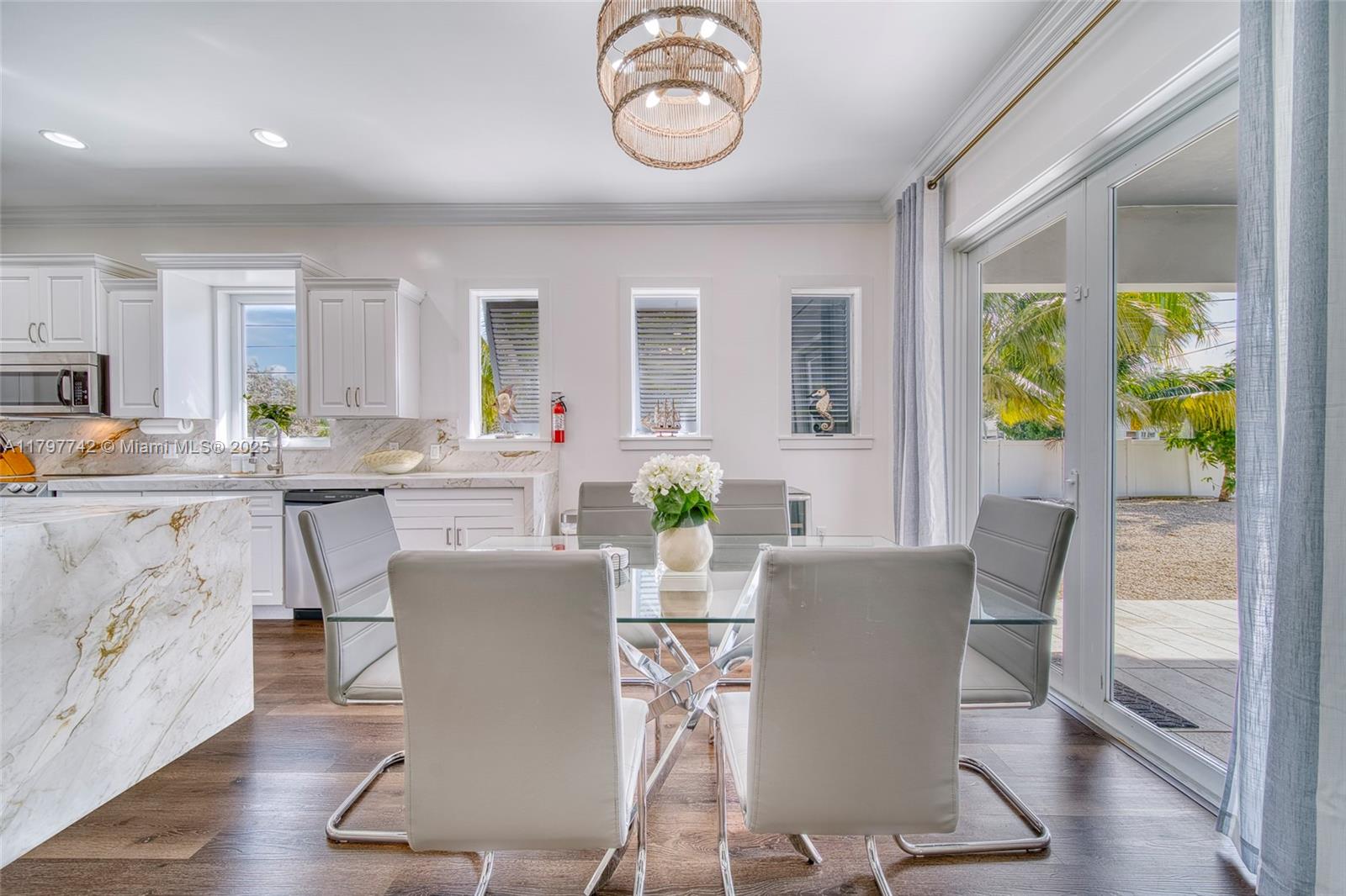 NORTH HOLLYWOOD - Residential