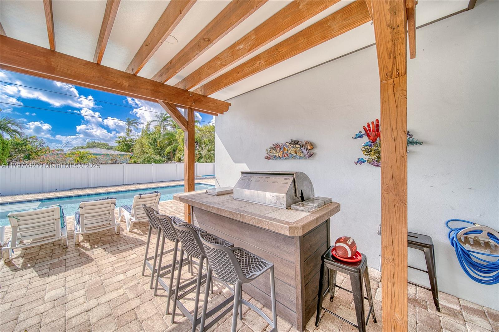 NORTH HOLLYWOOD - Residential