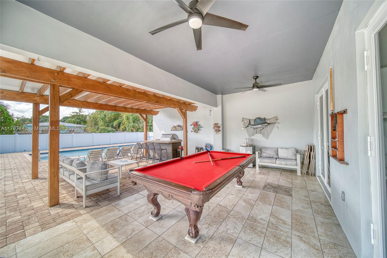 NORTH HOLLYWOOD - Residential