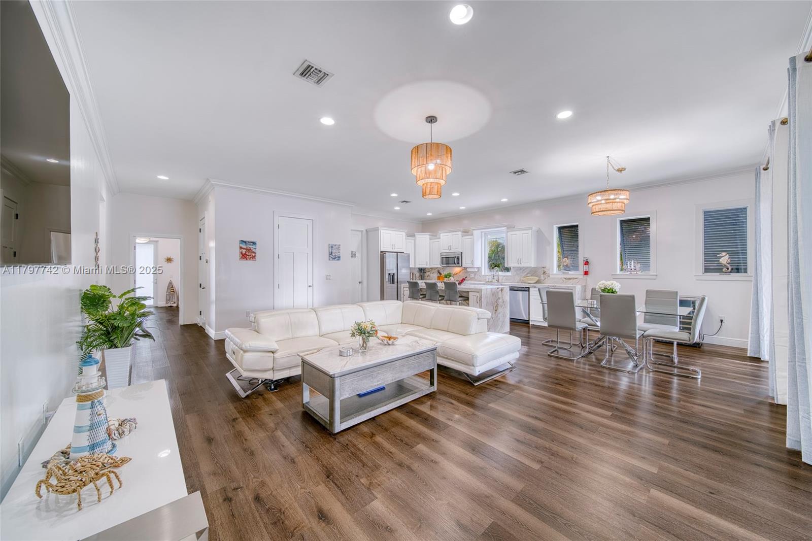 NORTH HOLLYWOOD - Residential