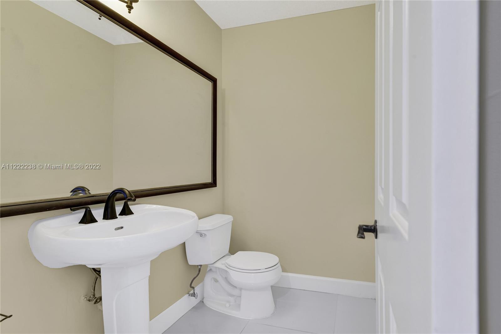 WINDWOOD UNIT I - Residential Lease