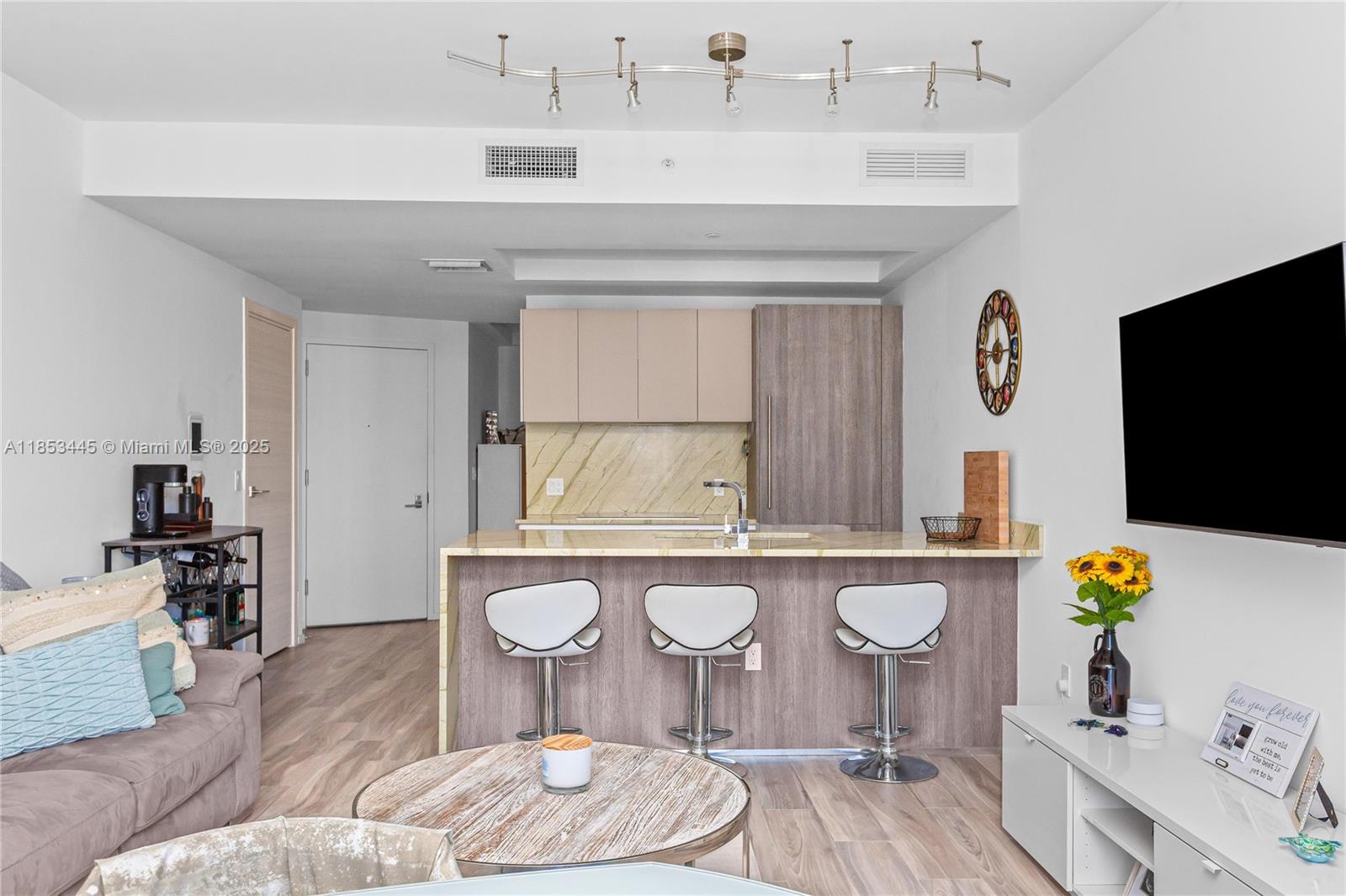 801 SMA RESIDENCES CONDO - Residential