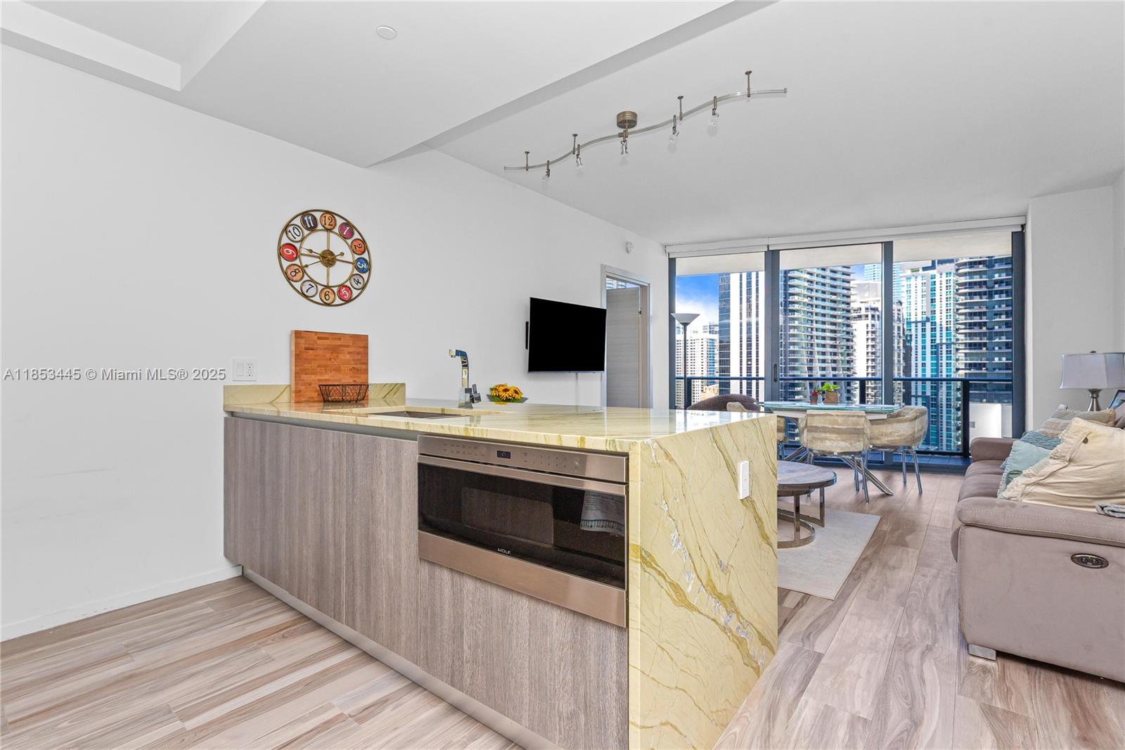 801 SMA RESIDENCES CONDO - Residential