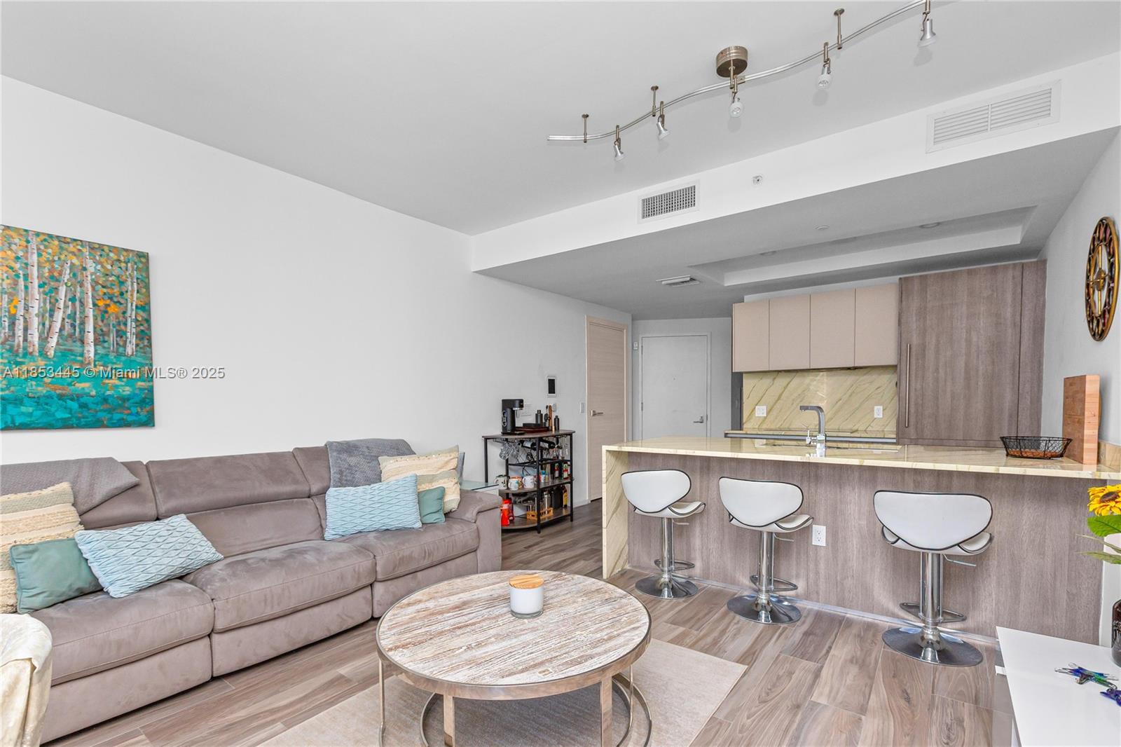 801 SMA RESIDENCES CONDO - Residential