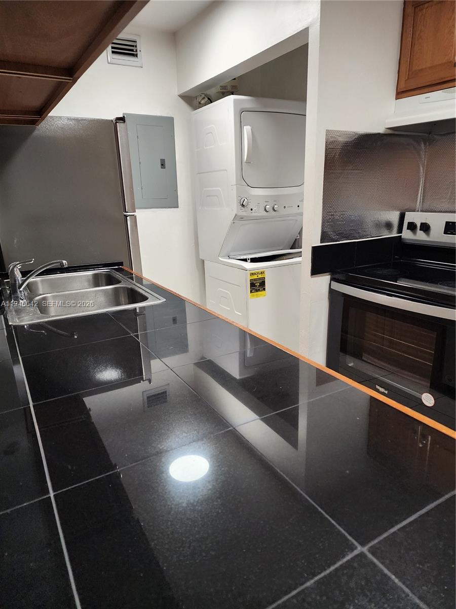 ARBOR KEYS CONDO - Residential