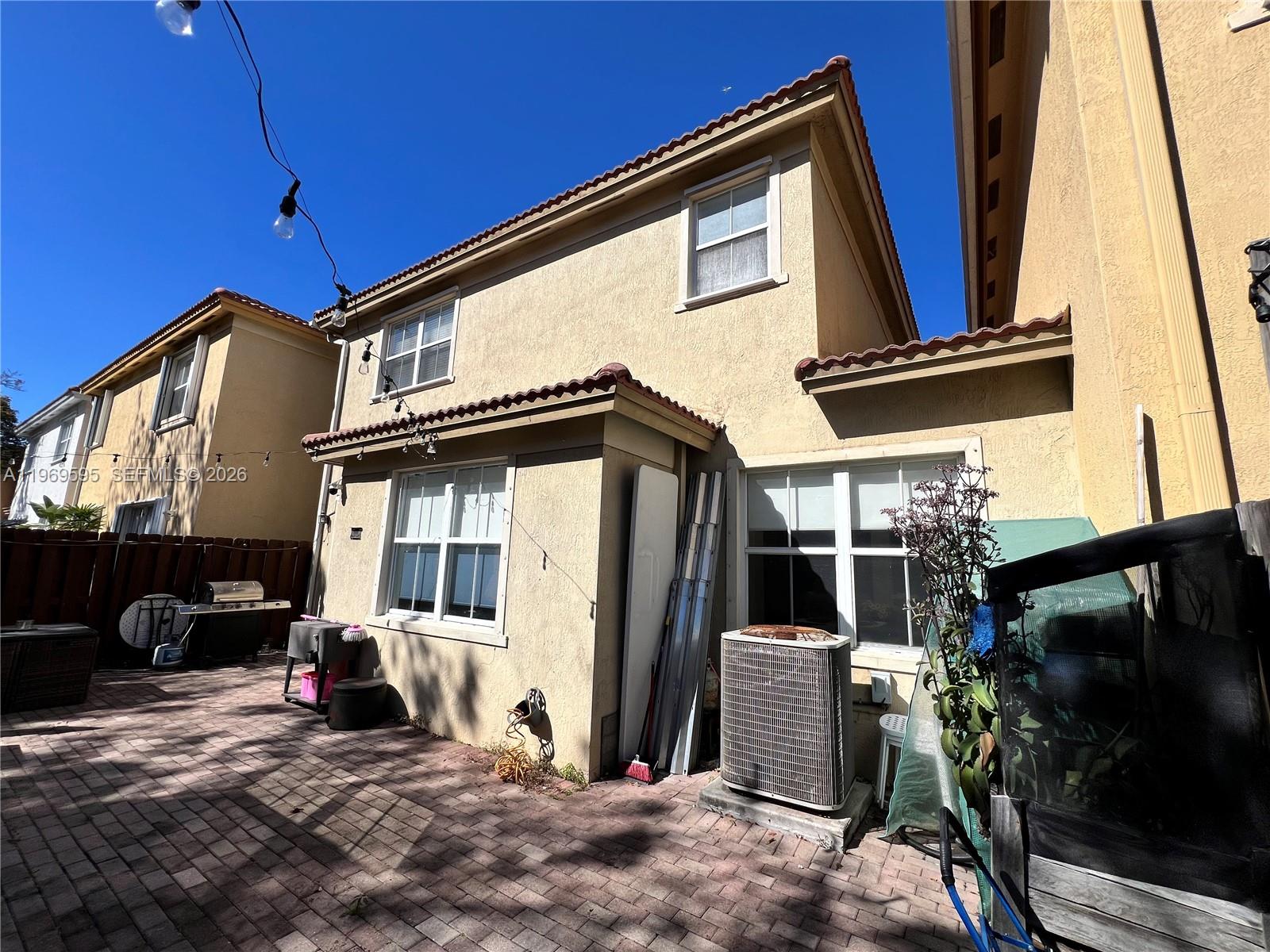 ISLANDS AT DORAL TOWNHOME - Residential