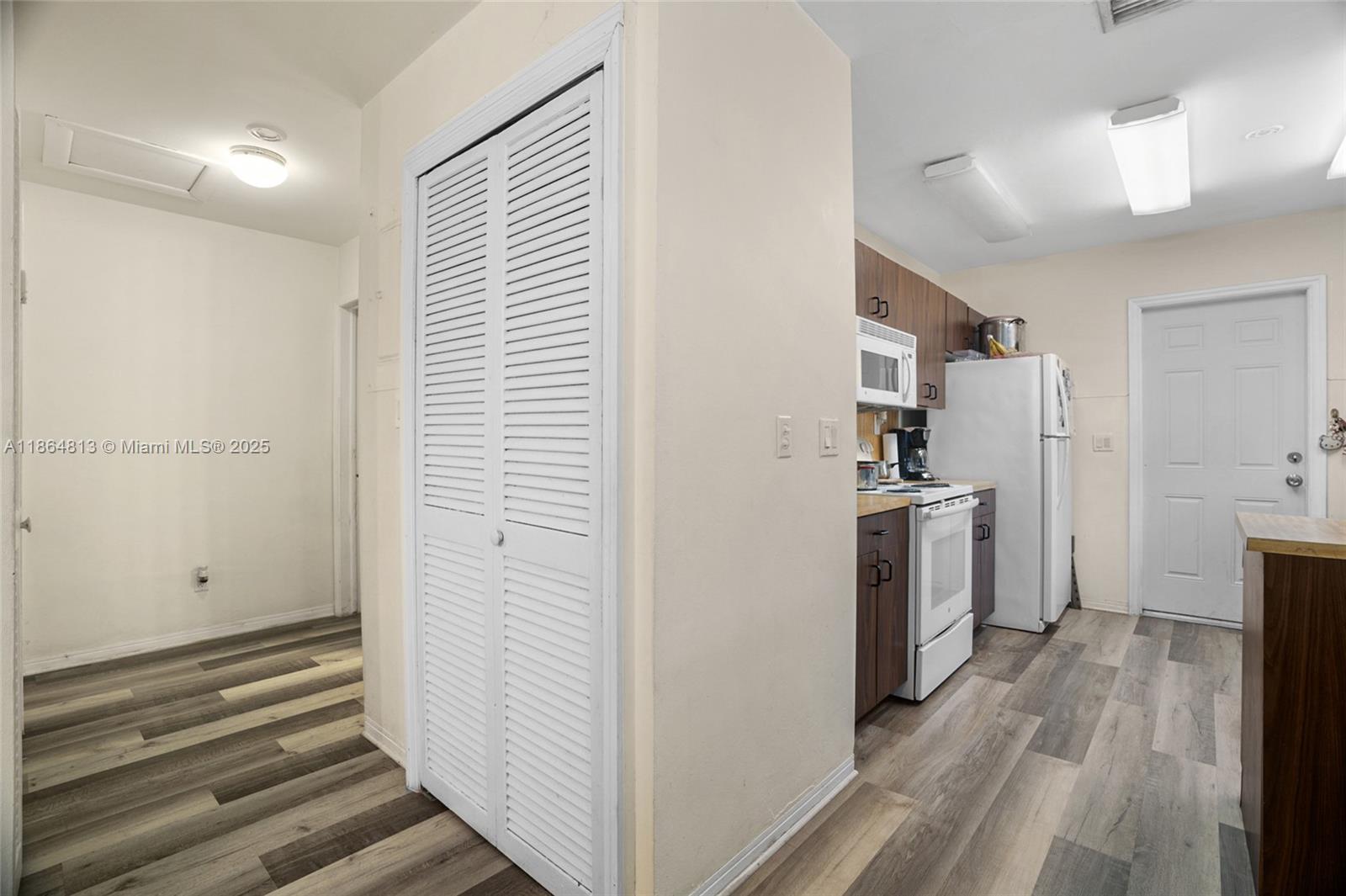 HOLLYWOOD BEACH GARDENS - Residential Income