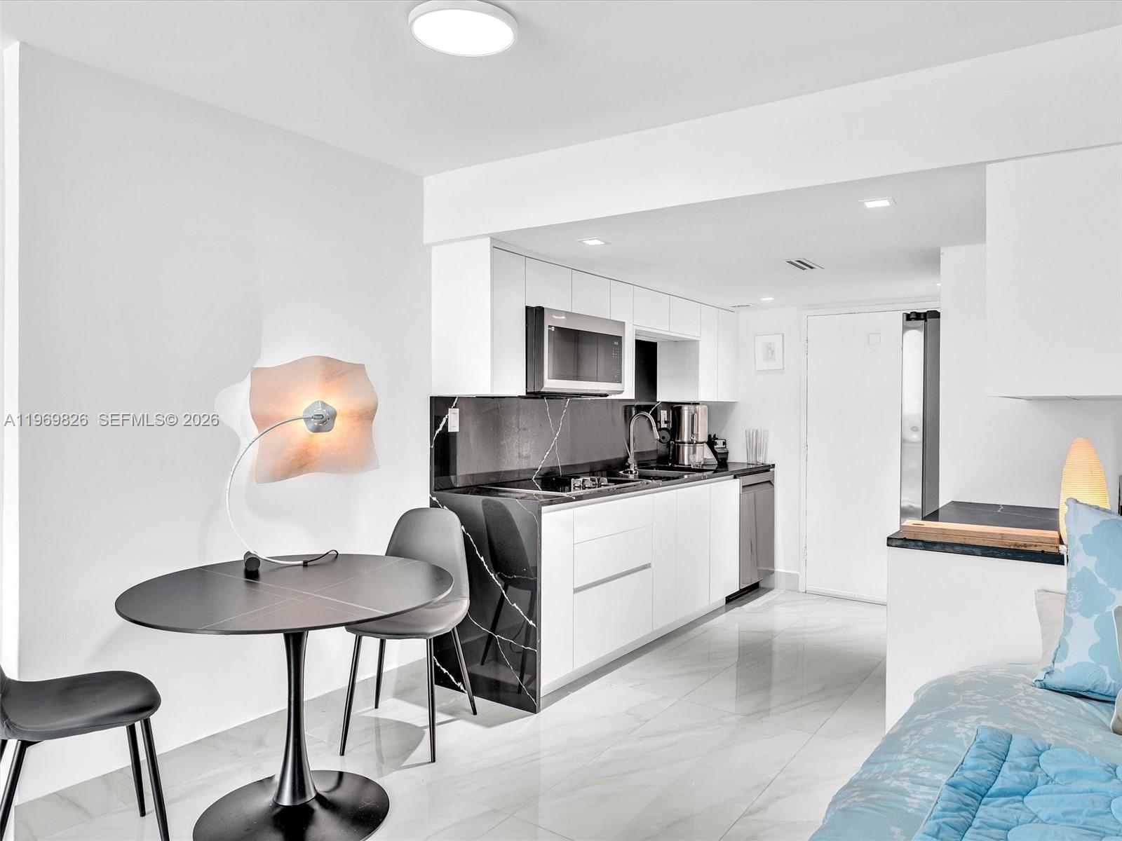 THE PRESIDENTIAL CONDO - Residential