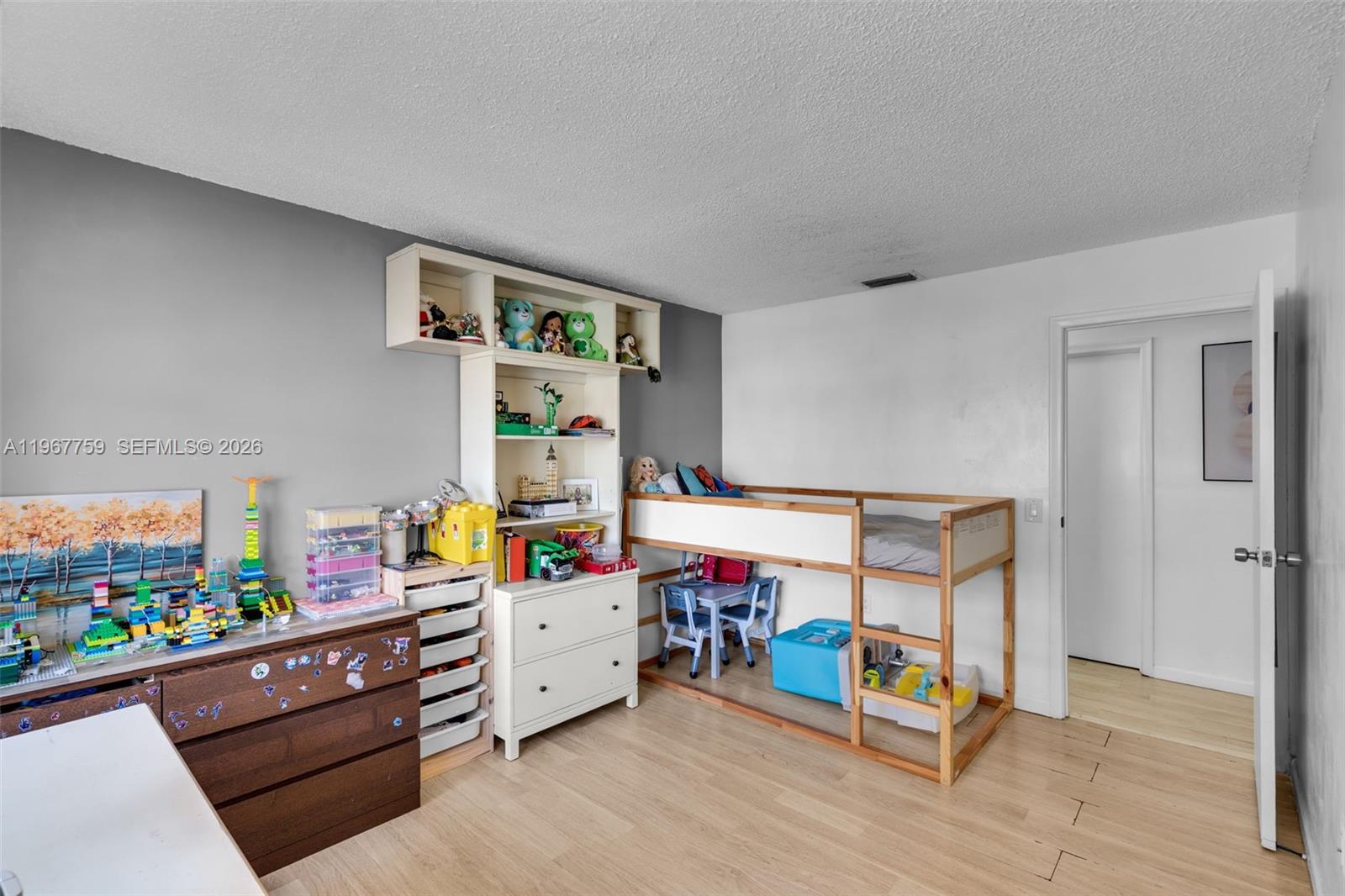 NORTH LAKE TOWNHOMES COND - Residential