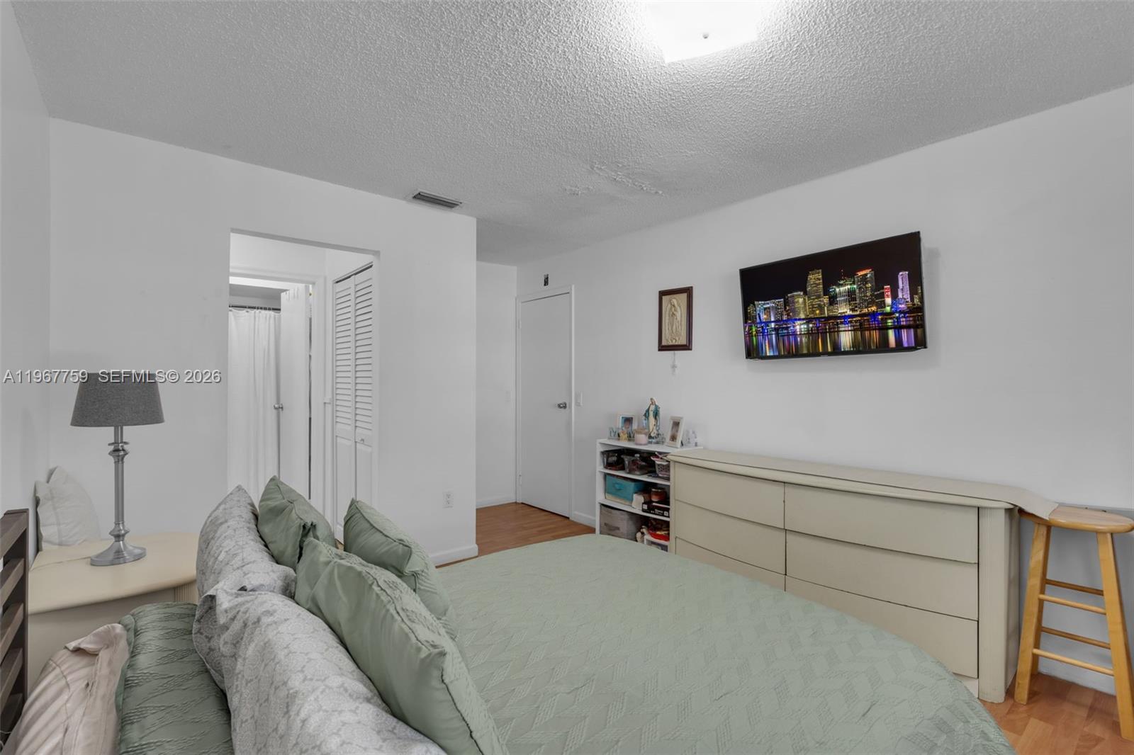 NORTH LAKE TOWNHOMES COND - Residential