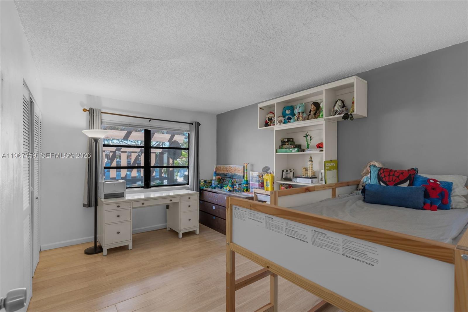 NORTH LAKE TOWNHOMES COND - Residential