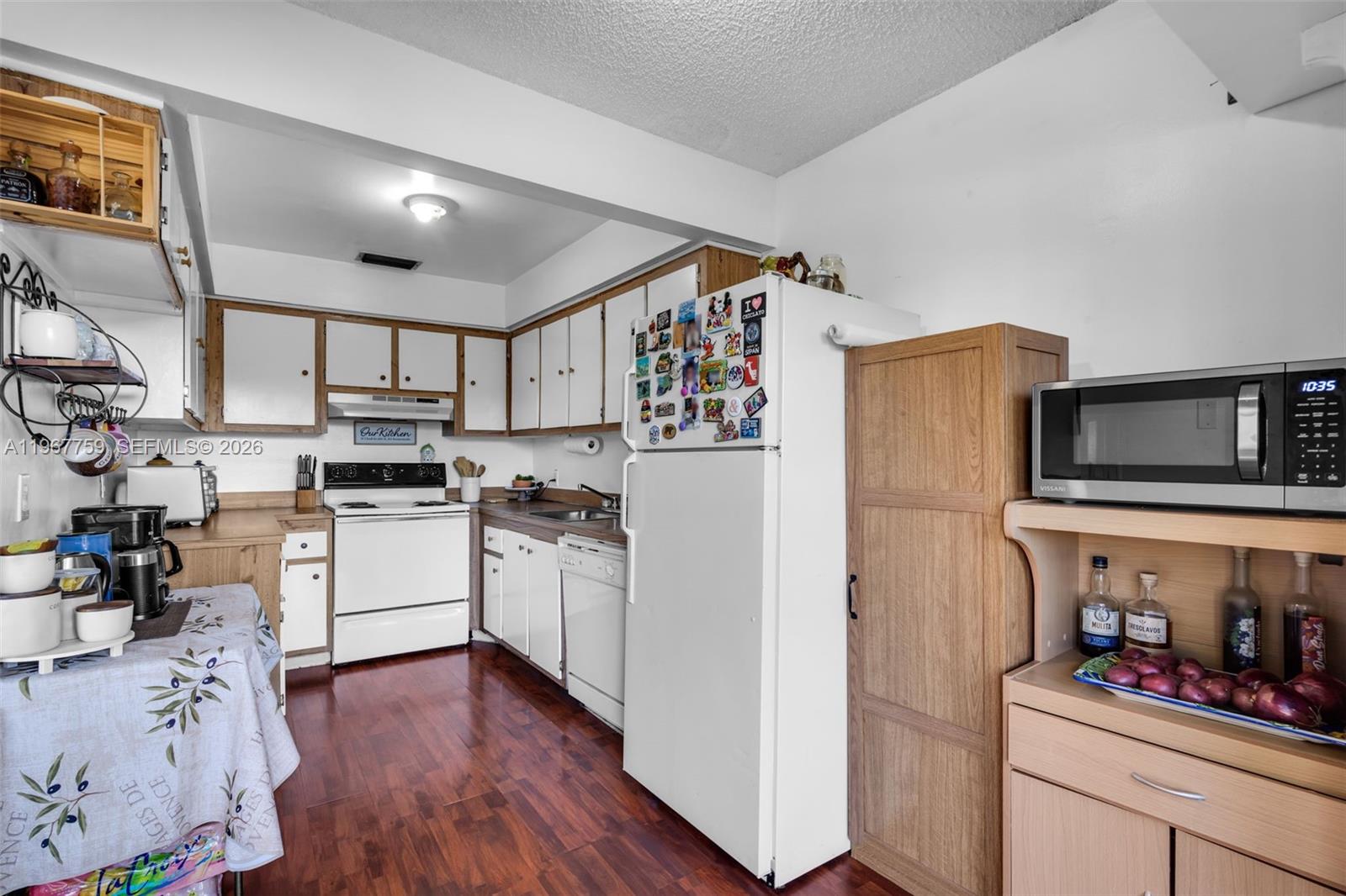 NORTH LAKE TOWNHOMES COND - Residential