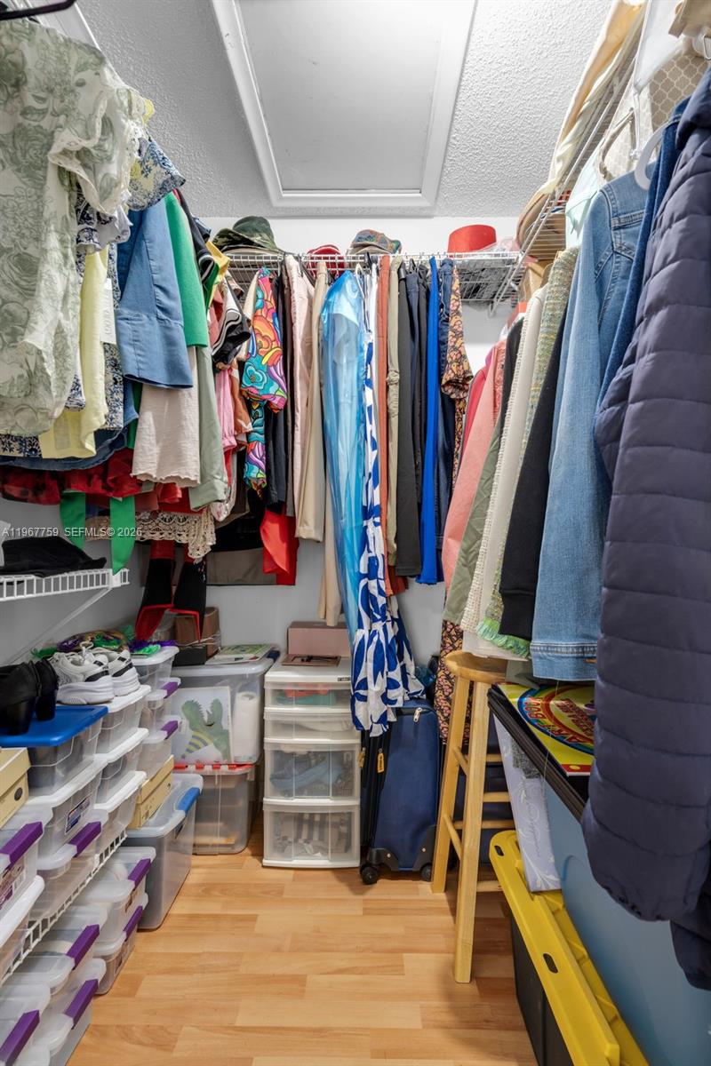 NORTH LAKE TOWNHOMES COND - Residential