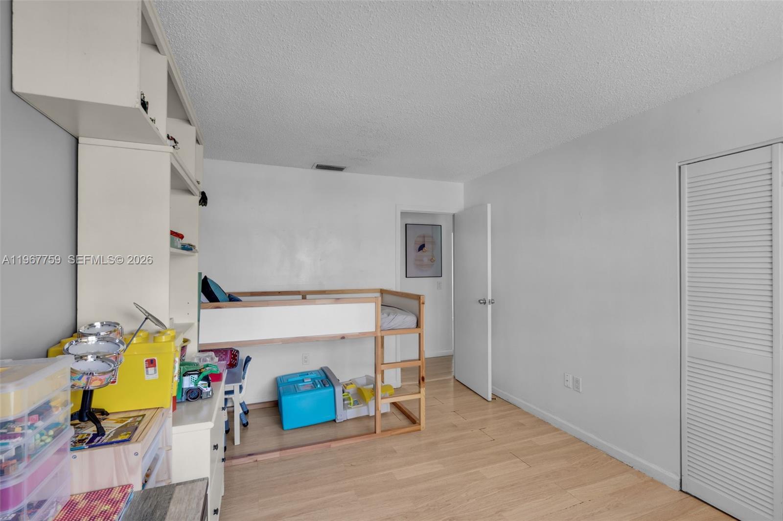 NORTH LAKE TOWNHOMES COND - Residential