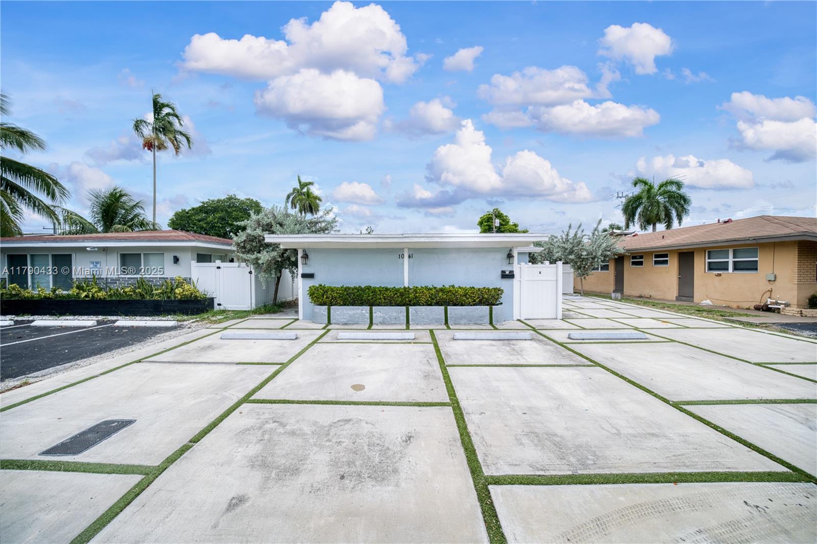 Rental Property at 1041 Ne 9th Ave B, Fort Lauderdale, Broward County, Florida - Bedrooms: 4 
Bathrooms: 2  - $3,000 MO.