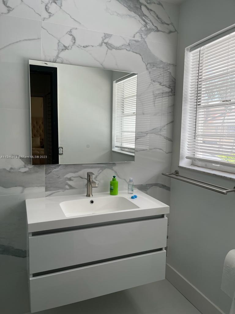 PRESTIGE HOMES INTL GARDE - Residential