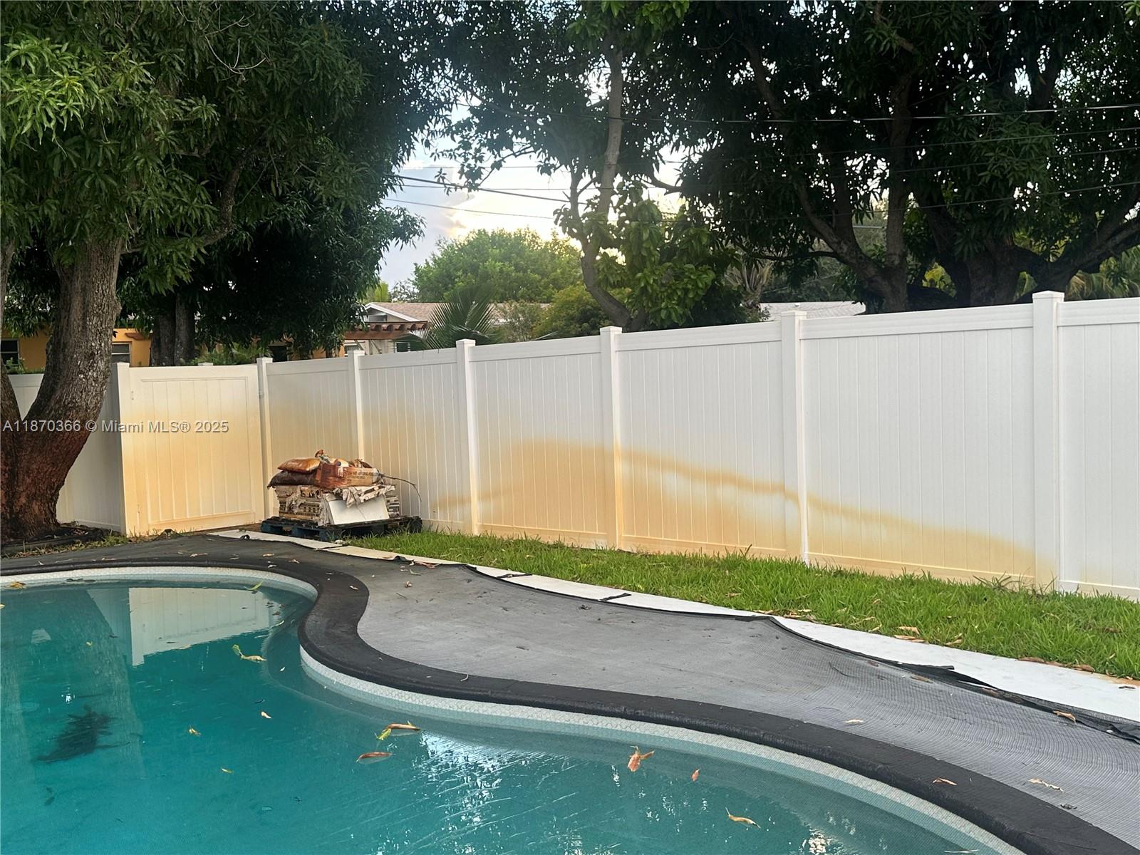 HOLLYWOOD HILLS - Residential Lease