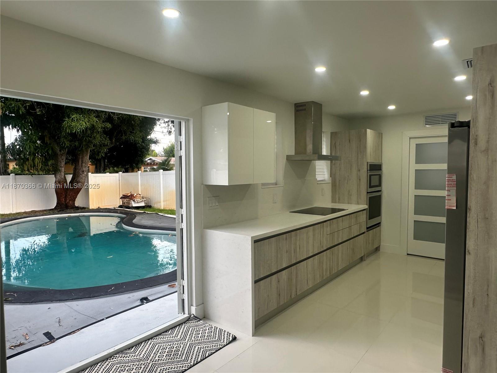 HOLLYWOOD HILLS - Residential Lease