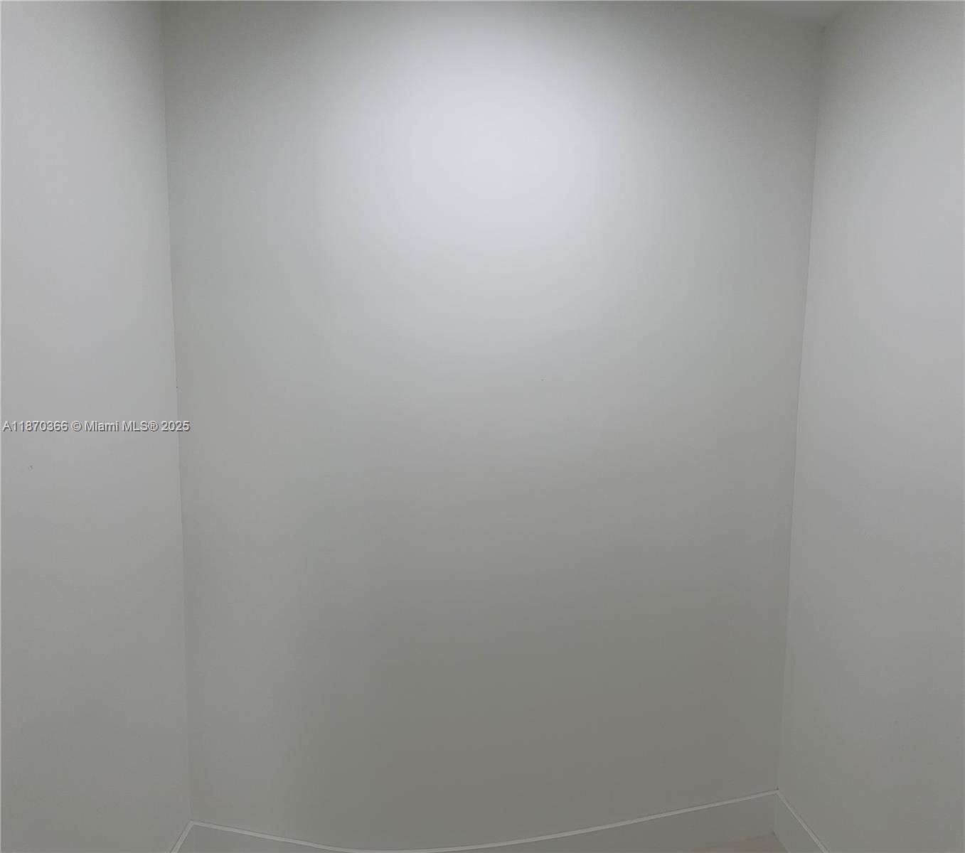 HOLLYWOOD HILLS - Residential Lease