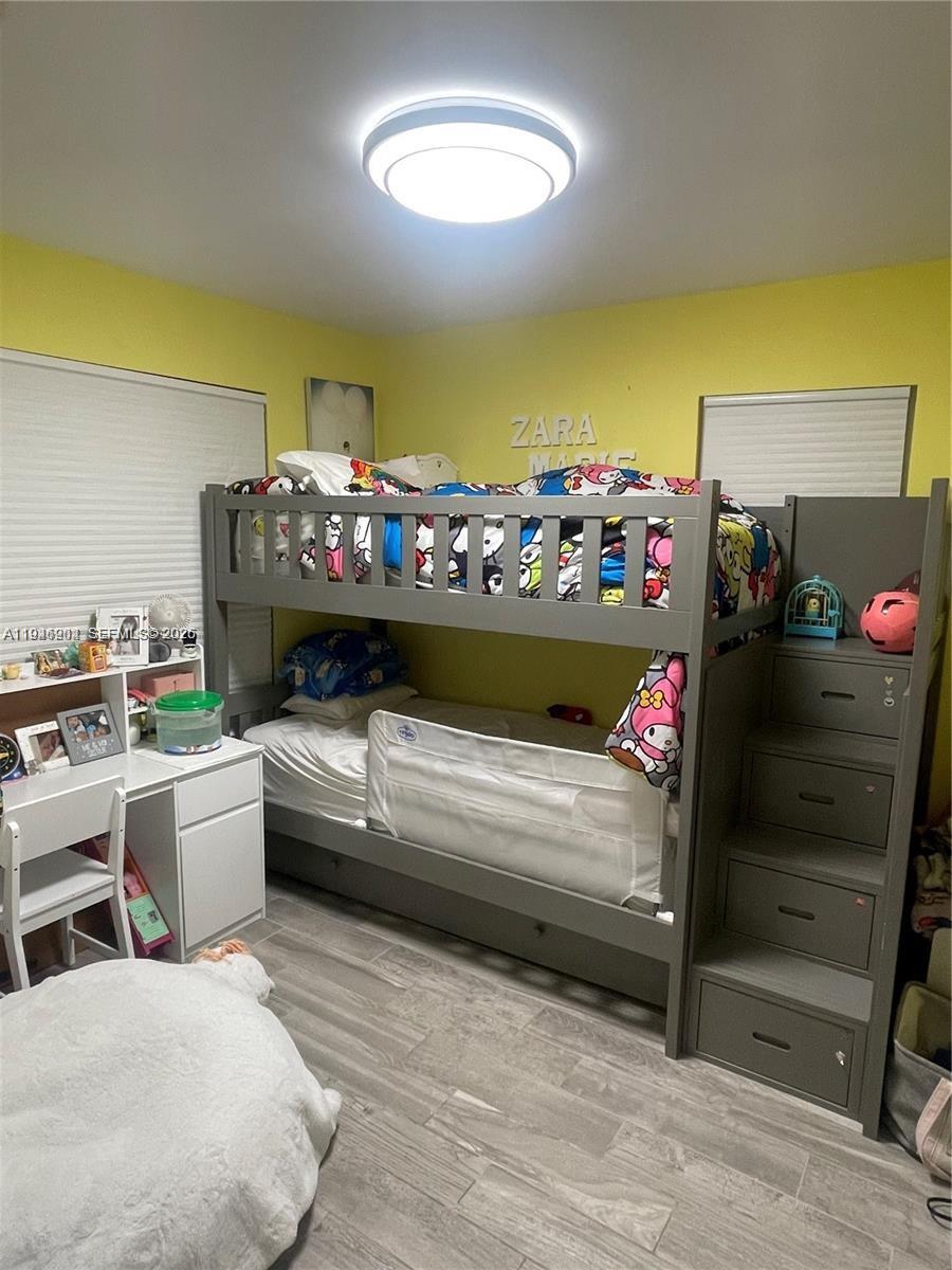 HOLLYWOOD LITTLE RANCHES - Residential