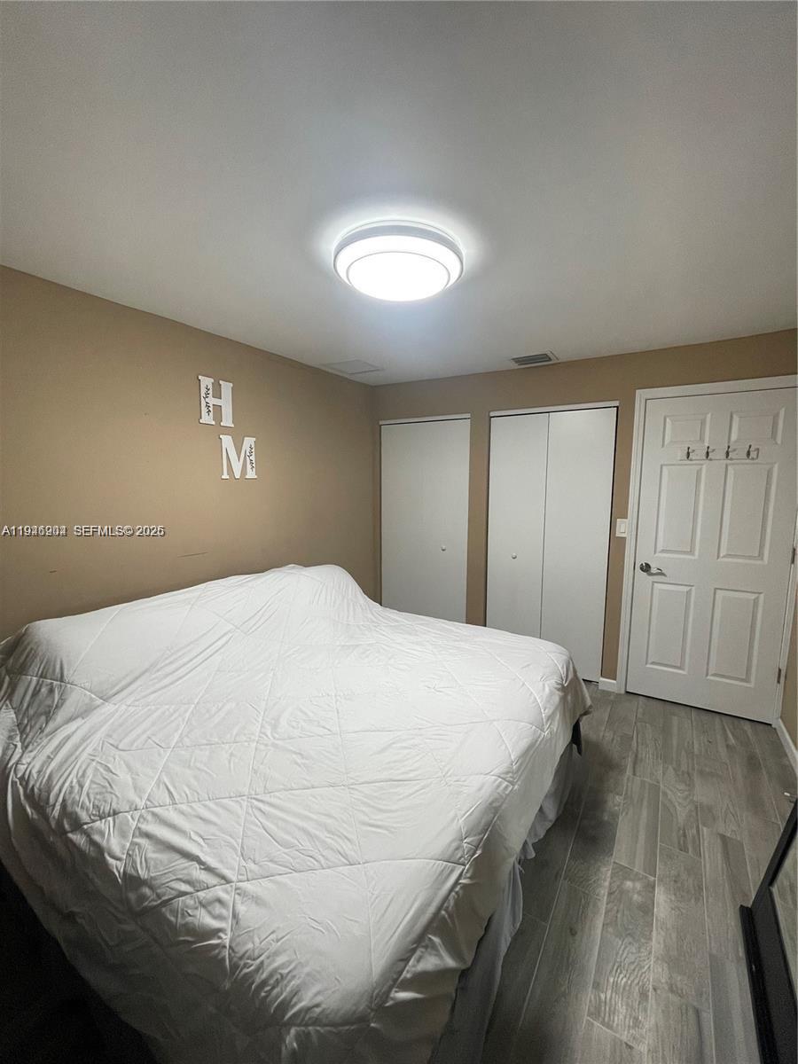 HOLLYWOOD LITTLE RANCHES - Residential