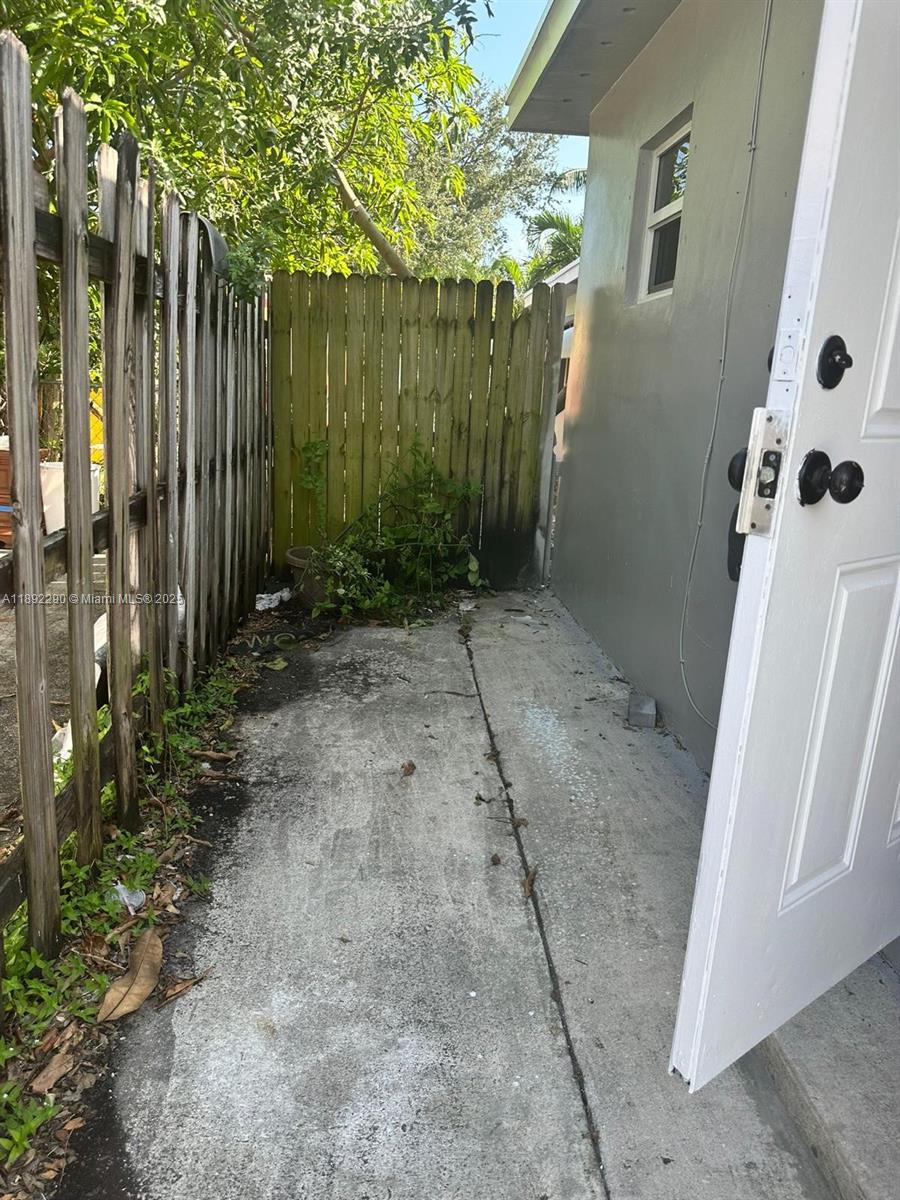 NORTH HOLLYWOOD - Residential Lease