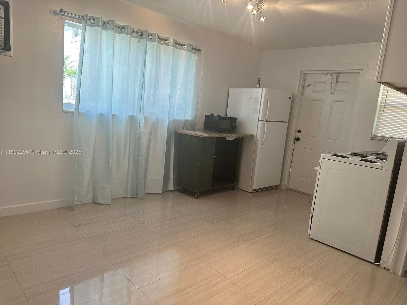 NORTH HOLLYWOOD - Residential Lease