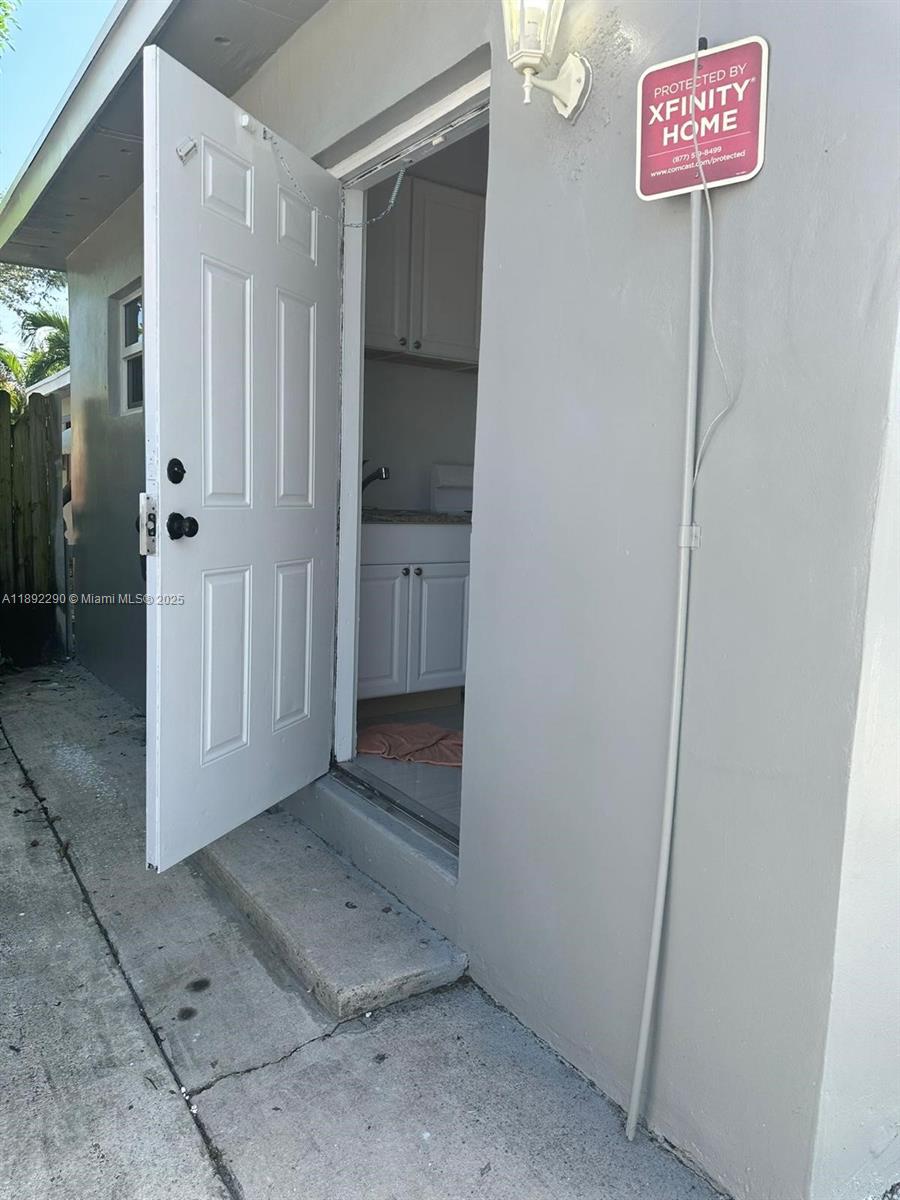 NORTH HOLLYWOOD - Residential Lease