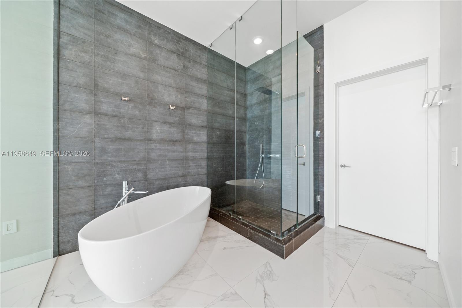 GRAN PARAISO CONDO - Residential