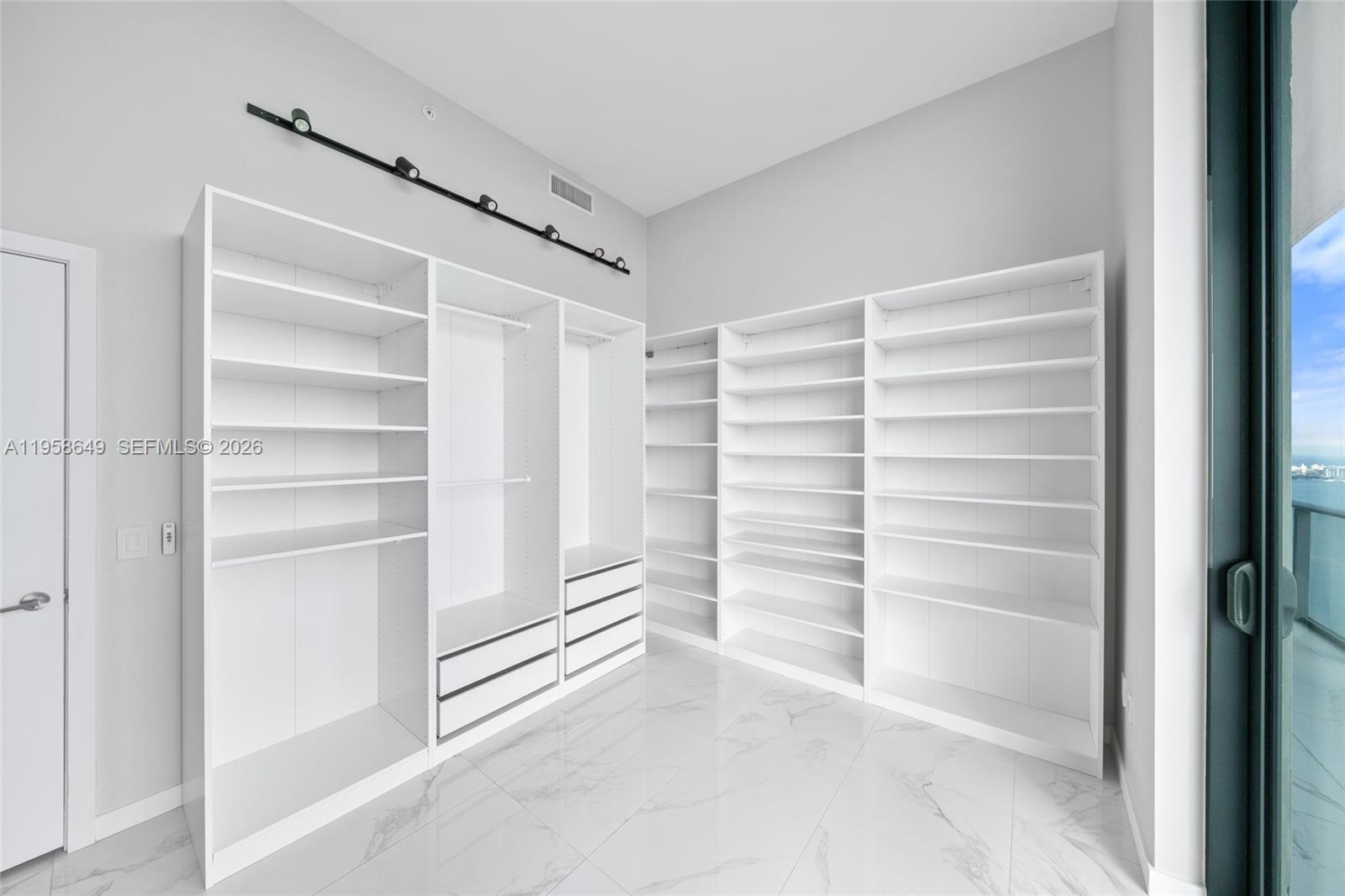 GRAN PARAISO CONDO - Residential