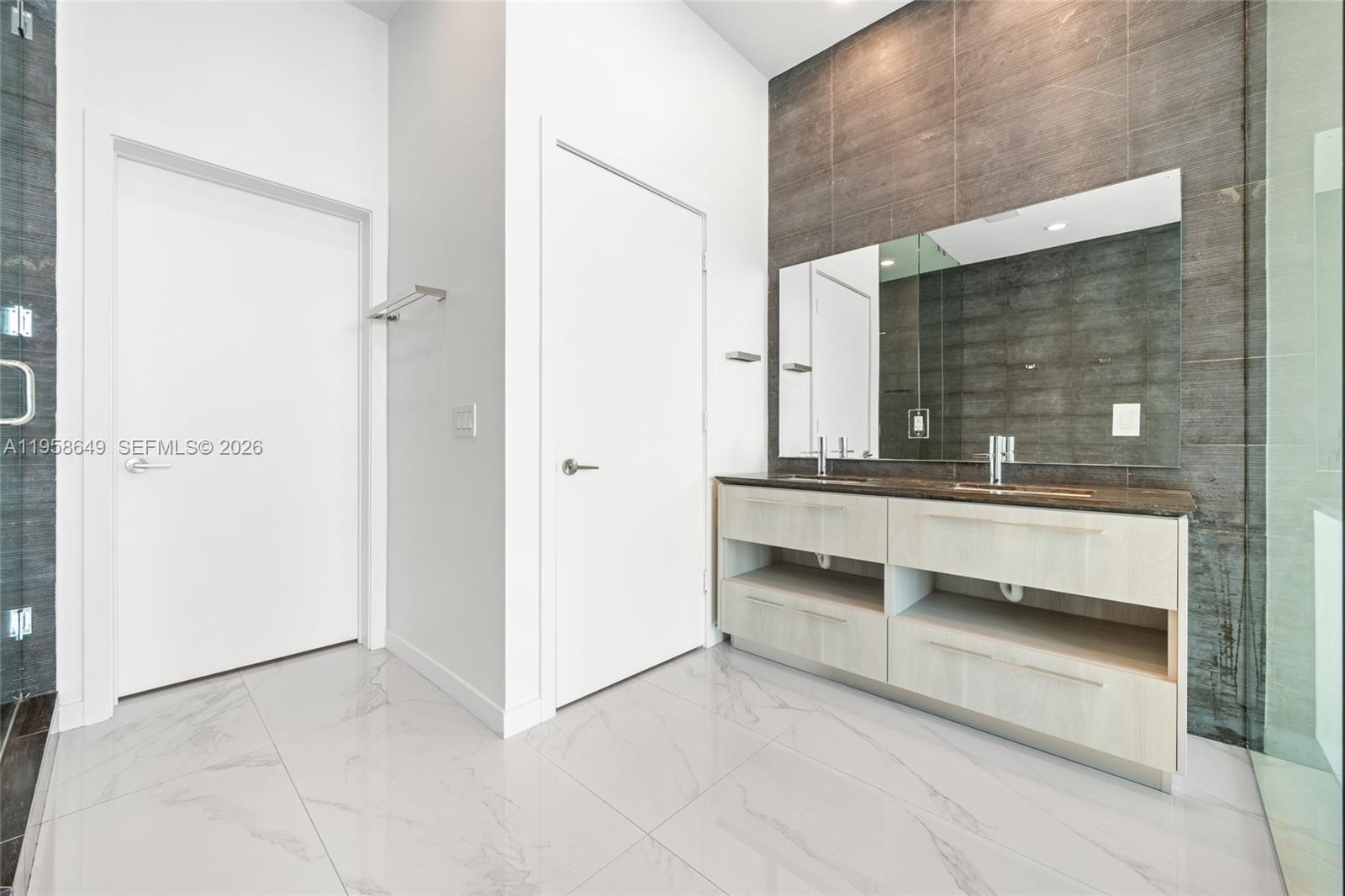 GRAN PARAISO CONDO - Residential