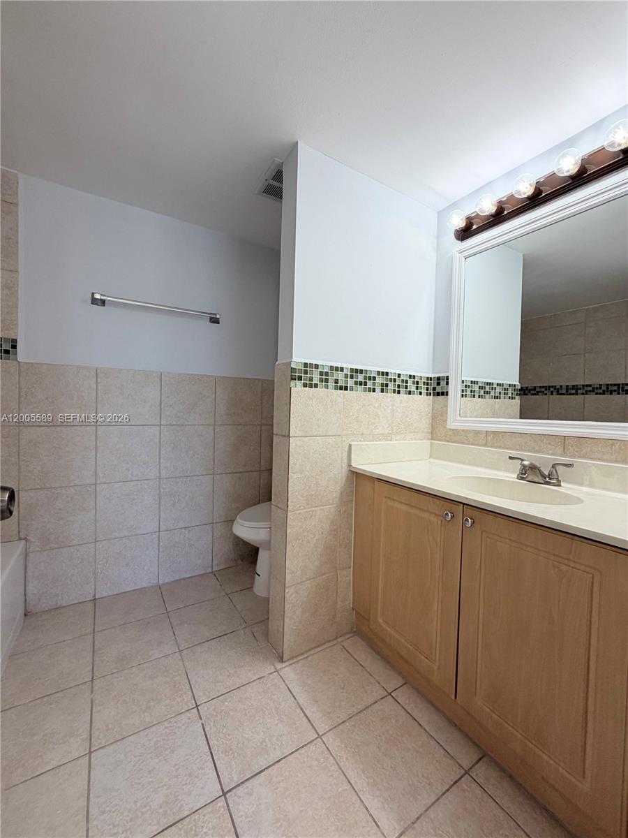 NEWPORT CONDO - Residential