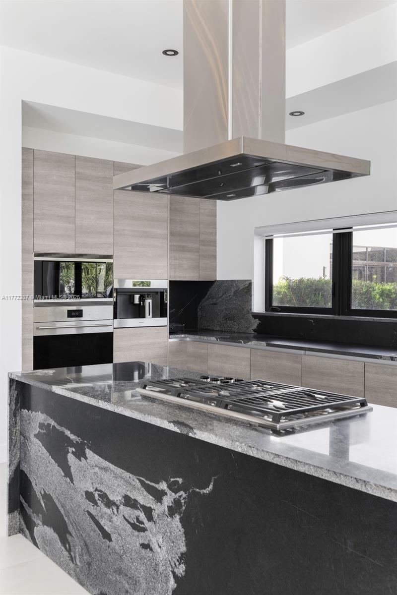 WESTON ESTATES - Residential