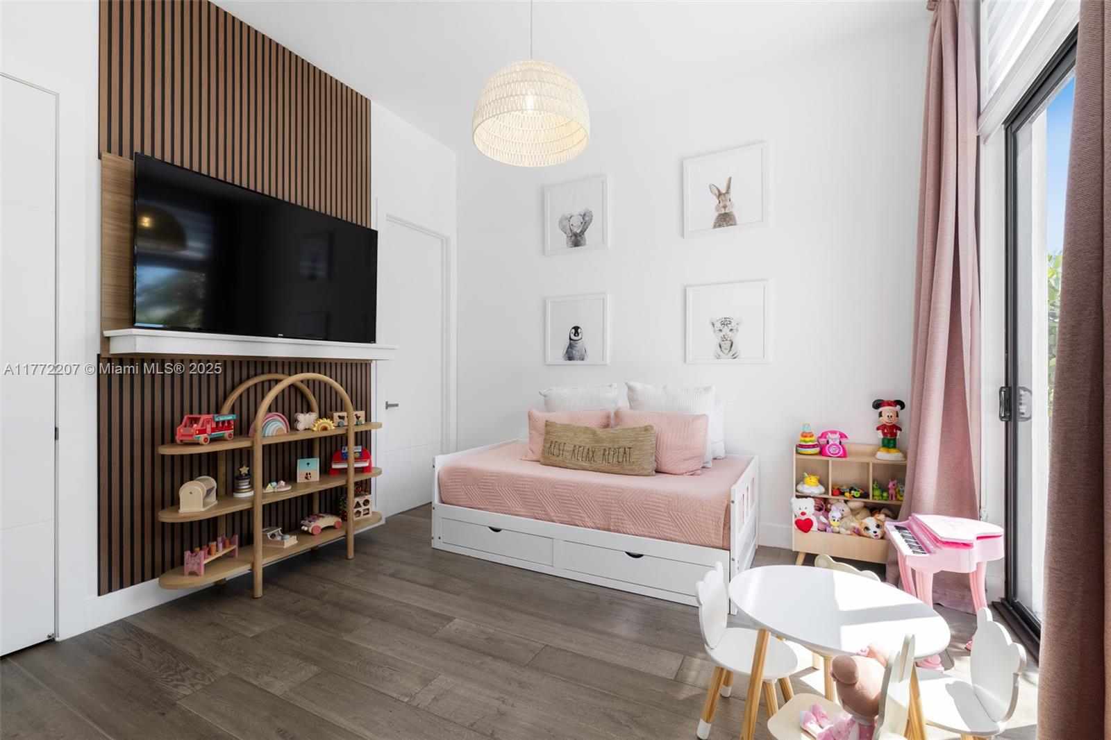 WESTON ESTATES - Residential