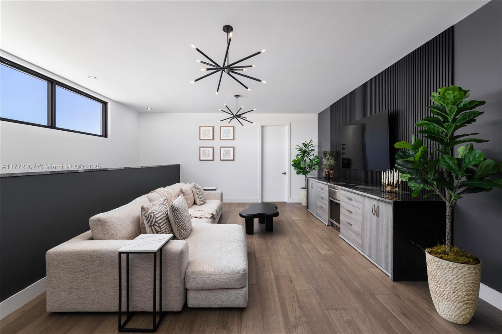 WESTON ESTATES - Residential