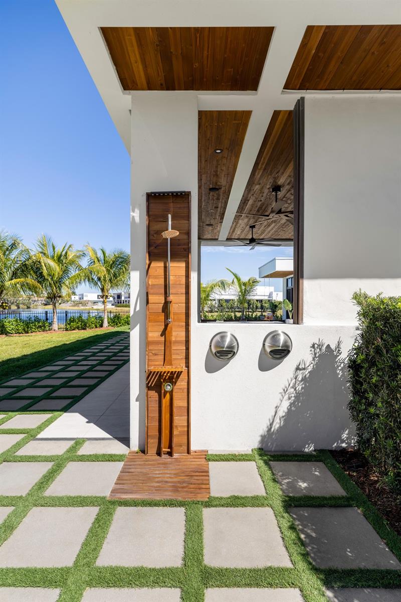 WESTON ESTATES - Residential